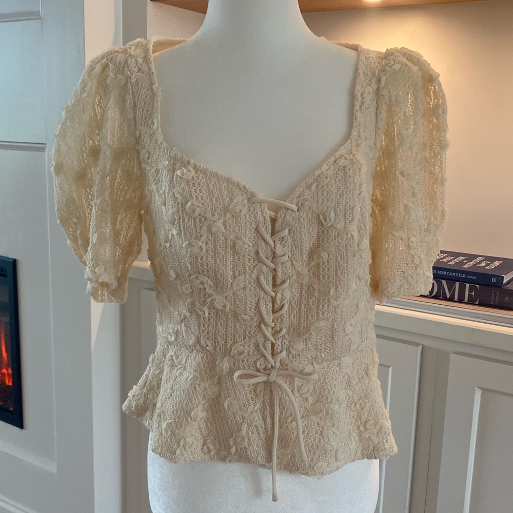 Astr Cream Lace-Up Puff Sleeve Blouse - new never worn